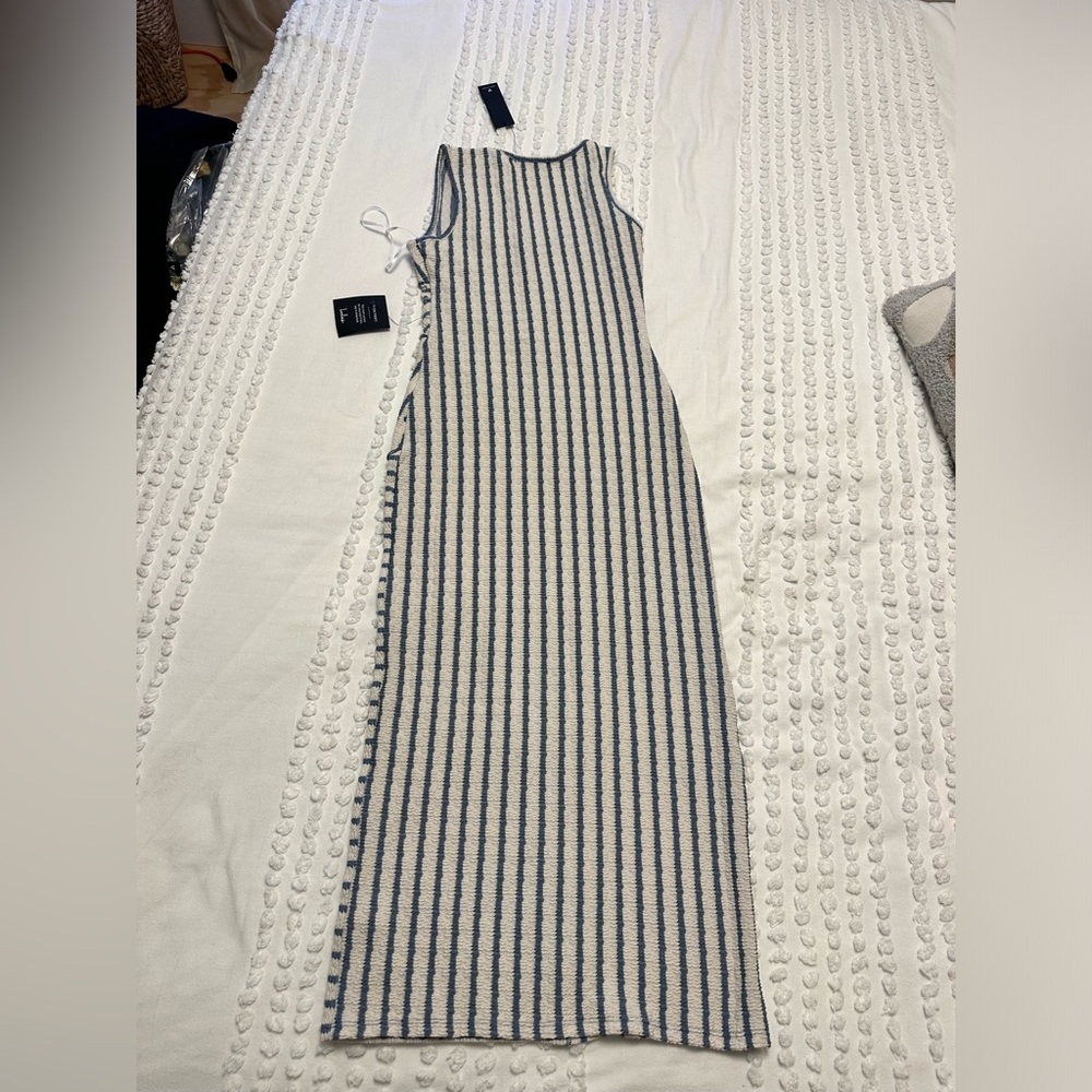 Bodycon dress in blue and white midi dress